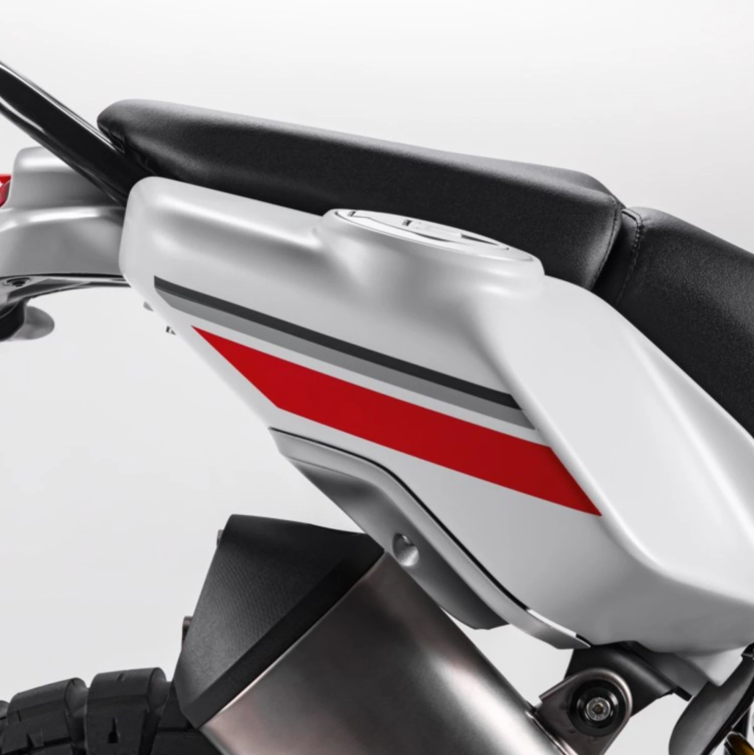 Ducati Benzinetank Uitbreiding EEC DesertX 1 Ducati Benzinetank Uitbreiding EEC DesertX